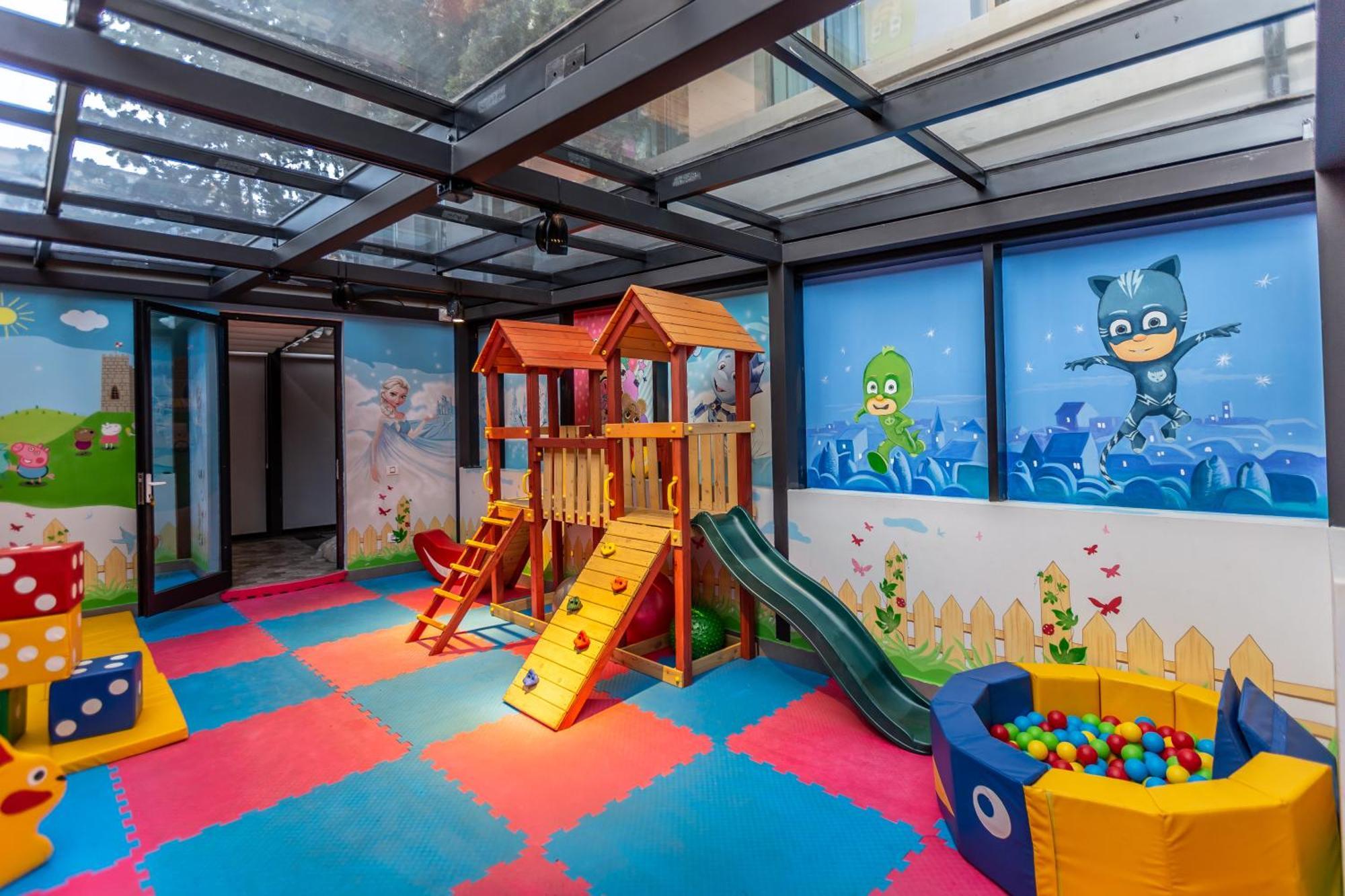 Ivy Garden Hotel Баку Екстер'єр фото Kids Club at the hotel