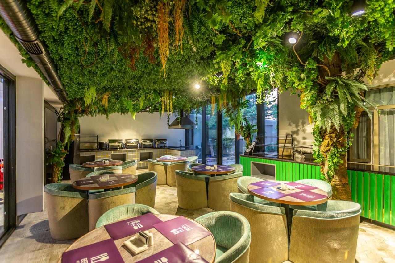 Ivy Garden Hotel Баку Екстер'єр фото The interior of the restaurant