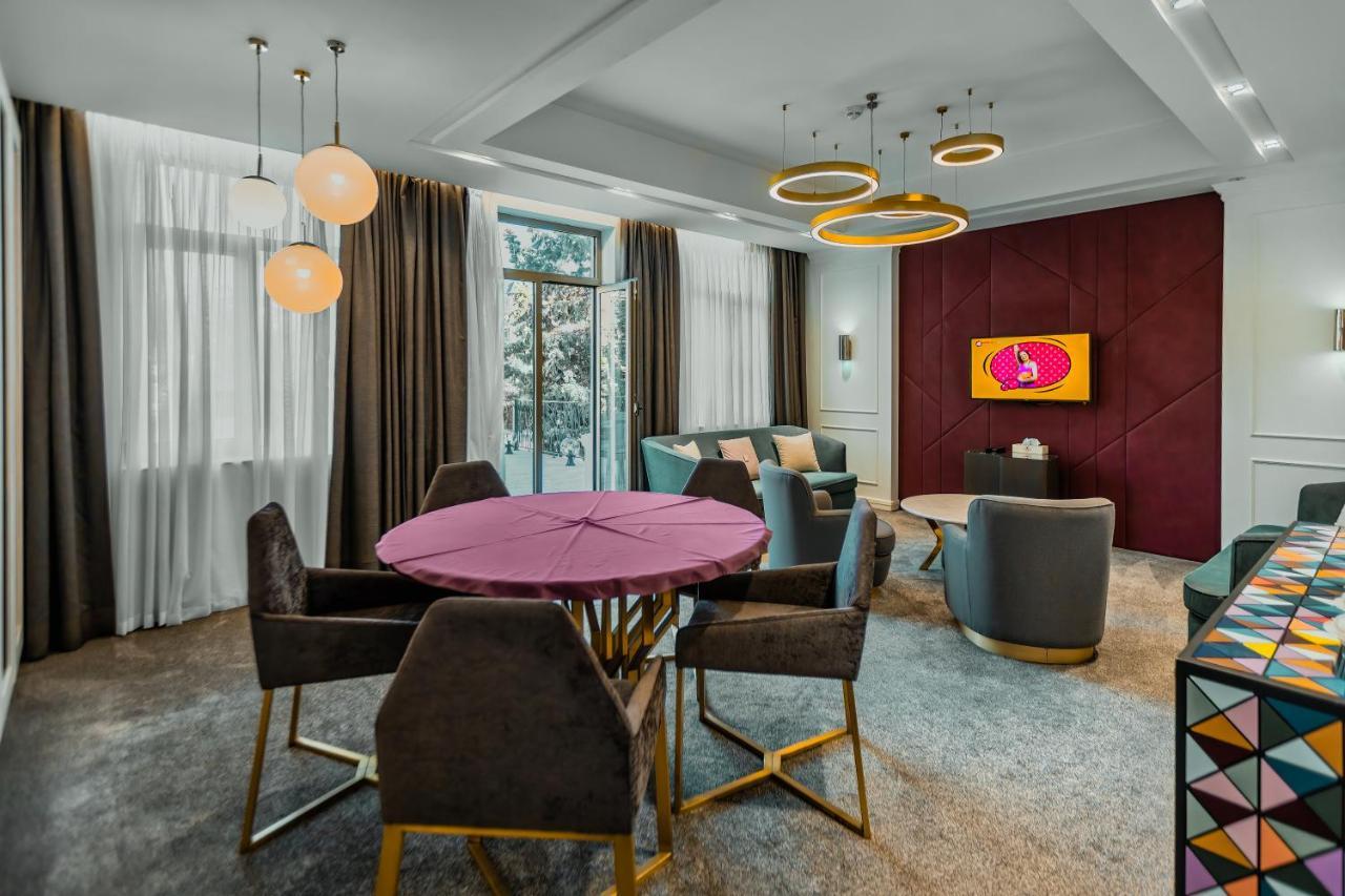 Ivy Garden Hotel Баку Екстер'єр фото The interior of the hotel