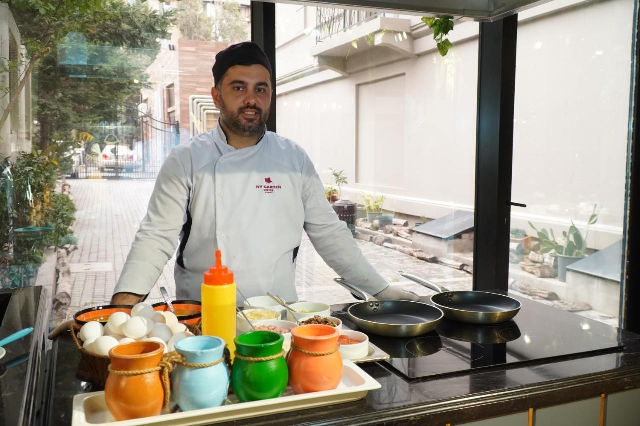 Ivy Garden Hotel Баку Екстер'єр фото A street vendor in Athens, Greece
